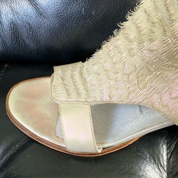 Women’s size 38 Spanish leather Miista- London Cream 2.5” Shoes - Imperfect - Picture 5 of 16